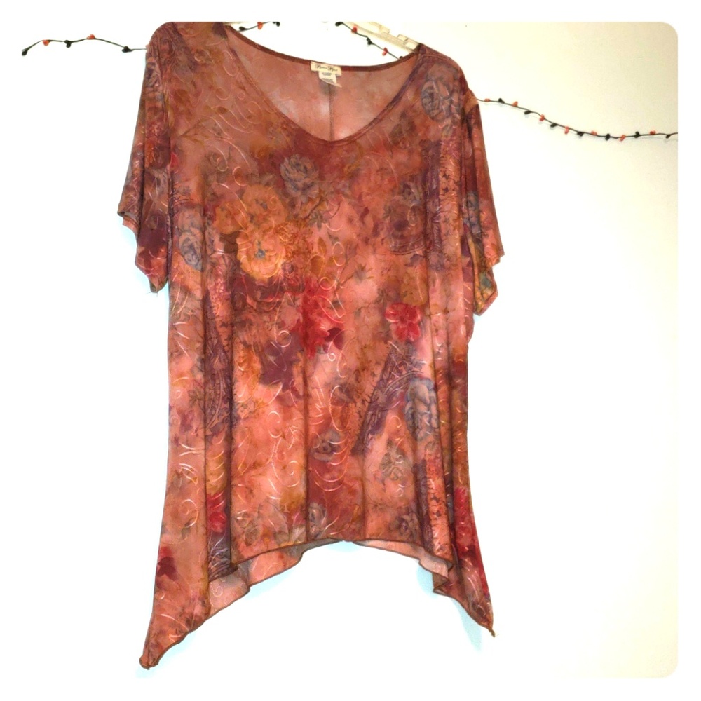 Gorgeous colored,shark-bite 2X top EUC